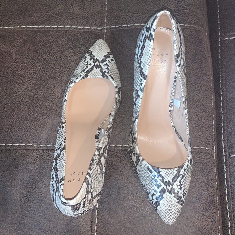 Target heels size 9.5 - Picture 2 of 4